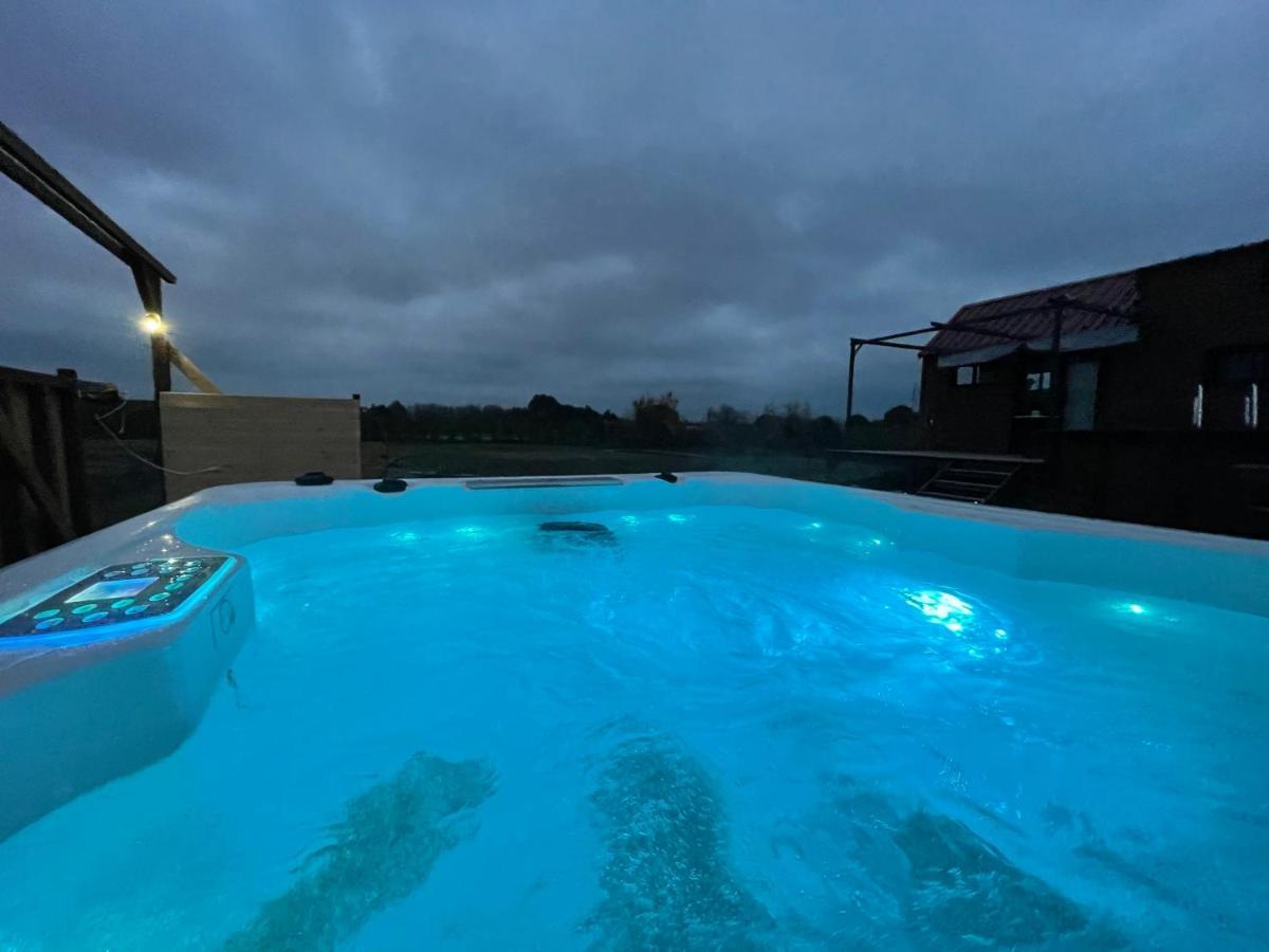Myinsolite - Tiny-House, Jacuzzi, Brasero, Piscine Aigues-Mortes Bagian luar foto