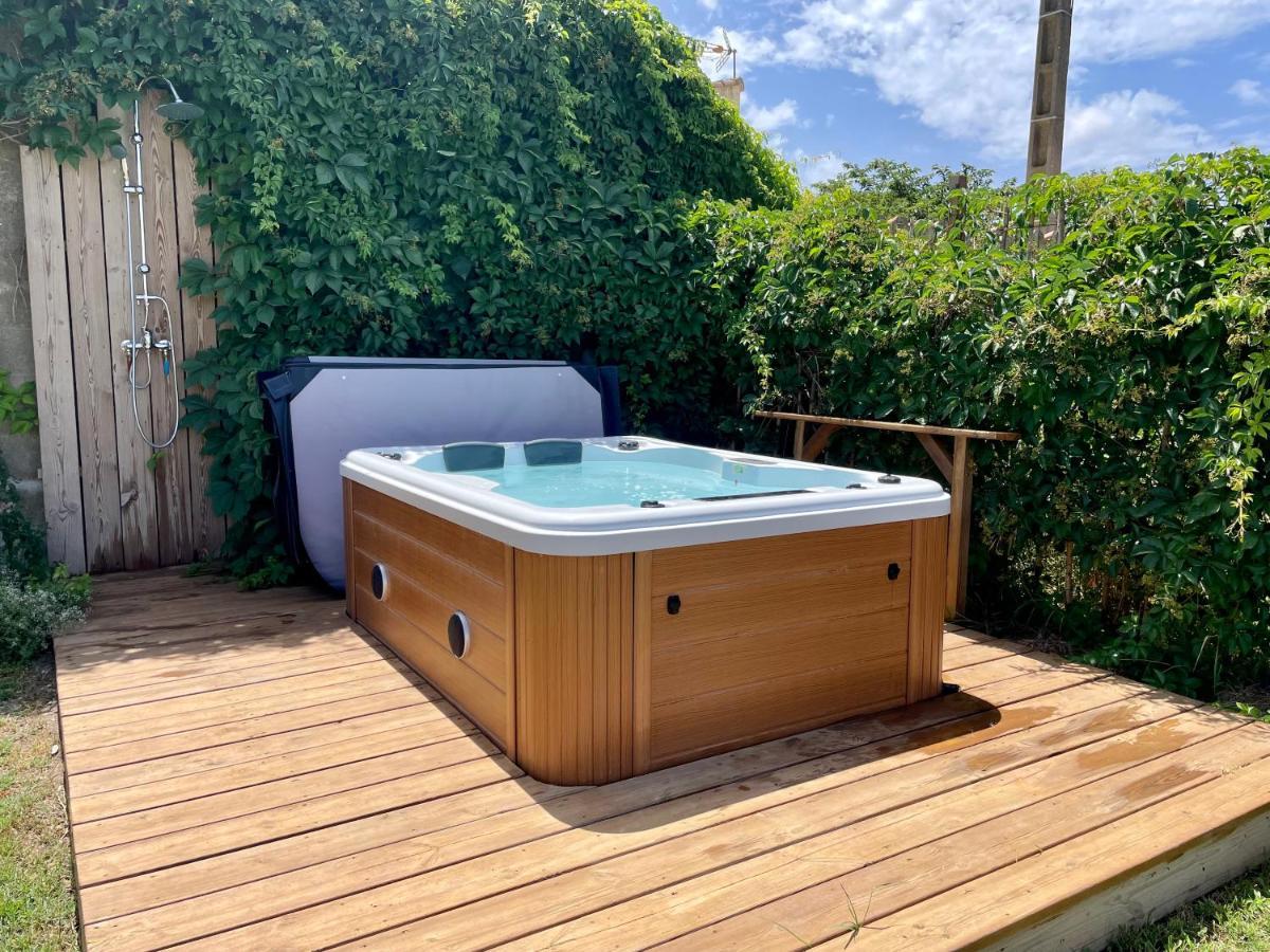 Myinsolite - Tiny-House, Jacuzzi, Brasero, Piscine Aigues-Mortes Bagian luar foto